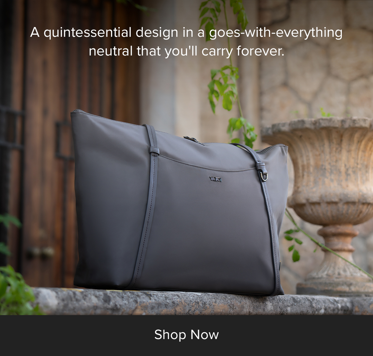 The Q Tote - A quintessential design in a goes-with-everything neutral that you'll carry forever/