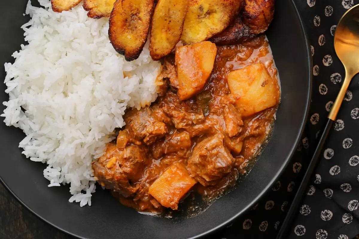 Long grain white rice, creamy venison stew, and fried, sliced plantains