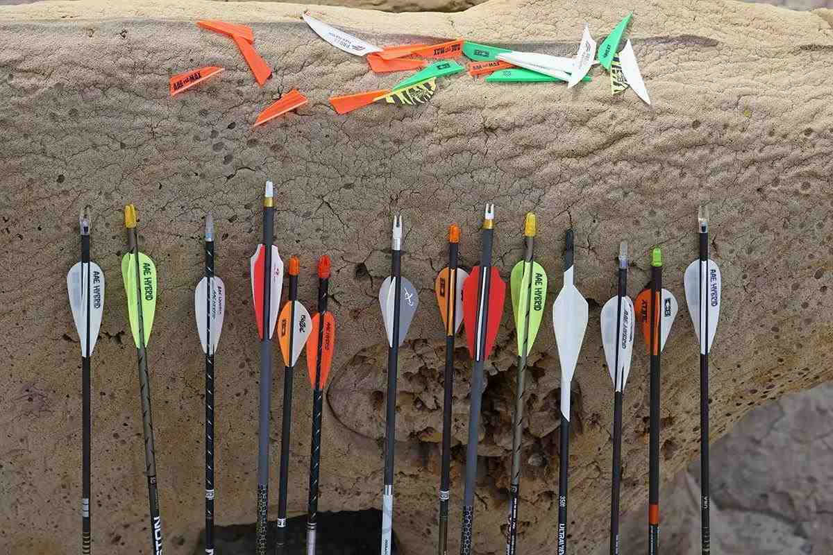 Many different arrows of varying lengths and colors