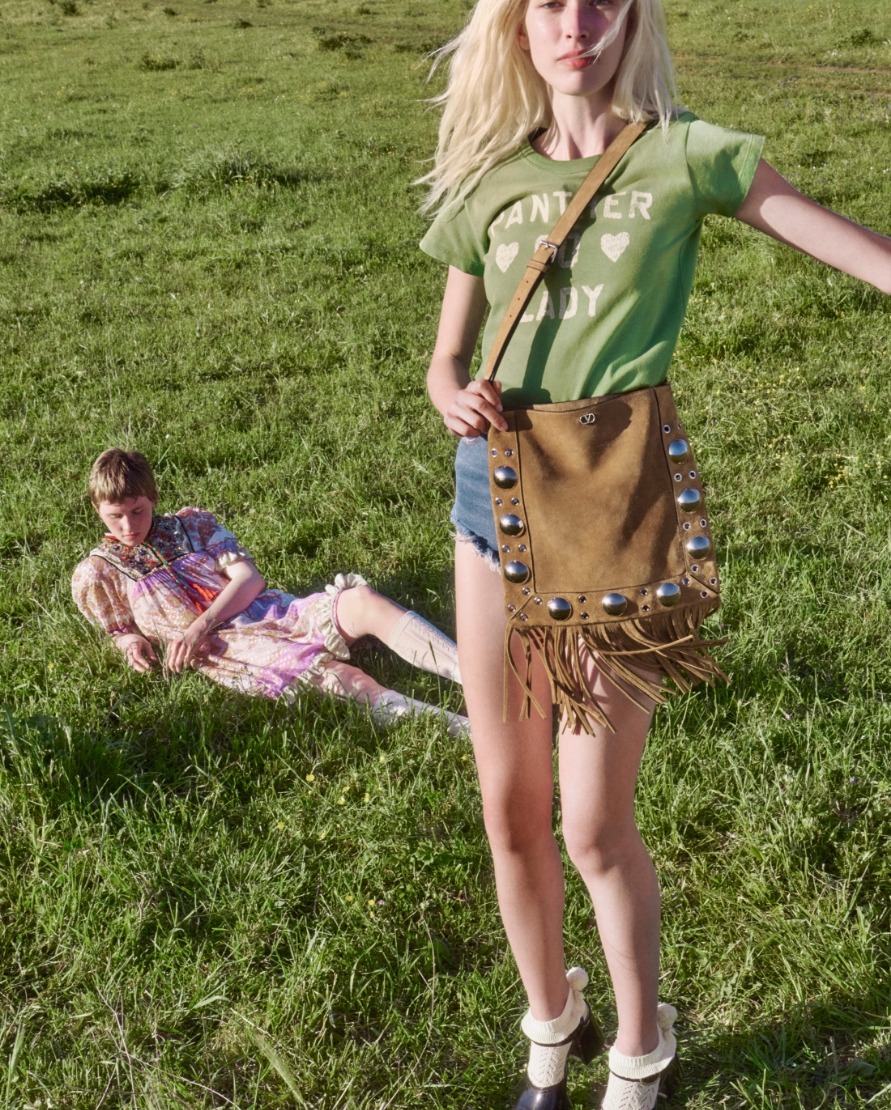 https://www.valentino.com/women/experience/valentino-garavani-nellcote-bags