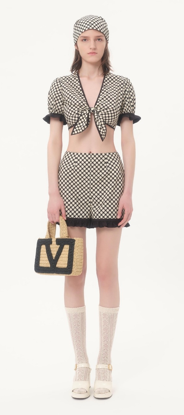 https://www.valentino.com/experience/valentino-ete-fou-capsule-collection