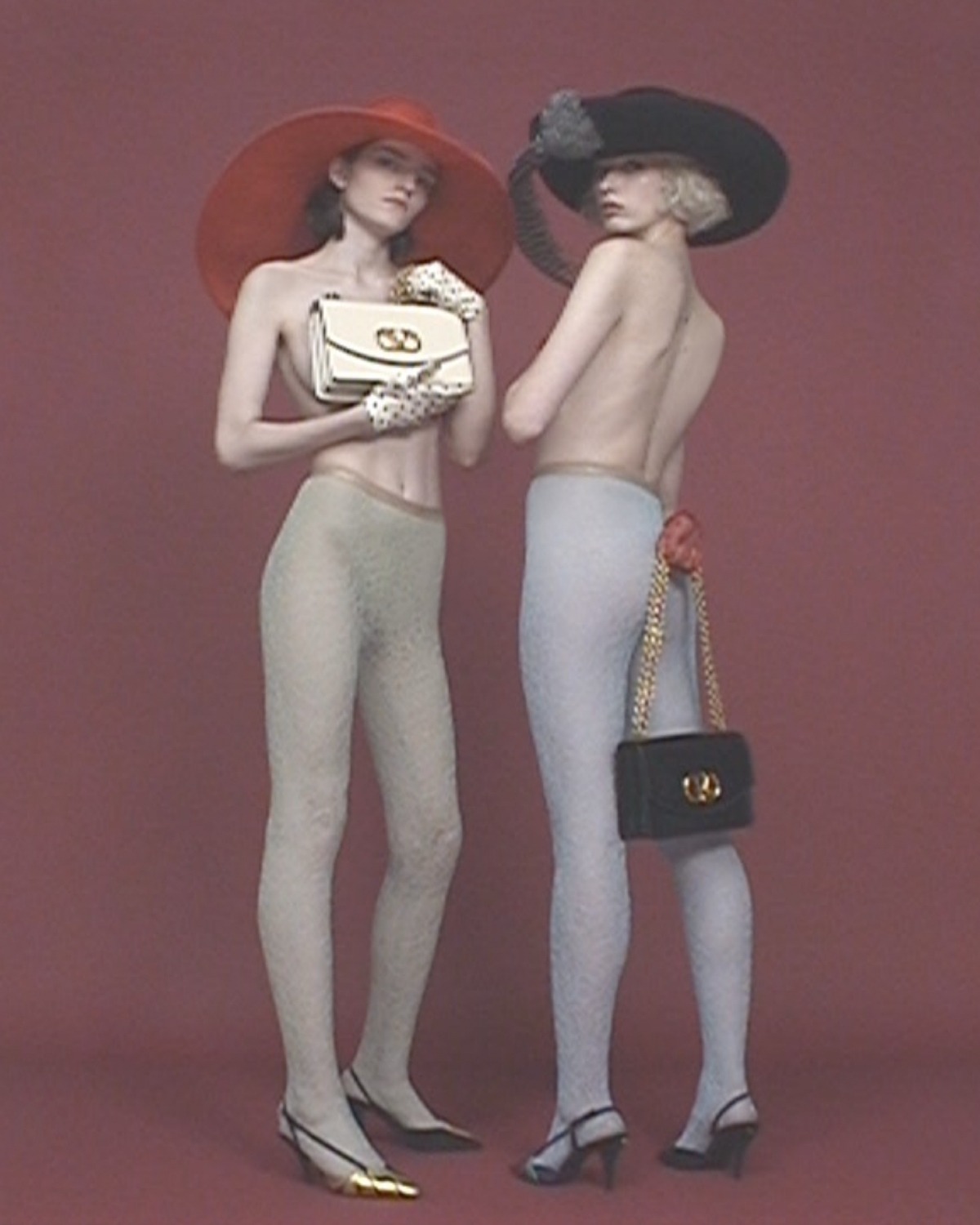 https://www.valentino.com/women/experience/valentino-garavani-vain-bags