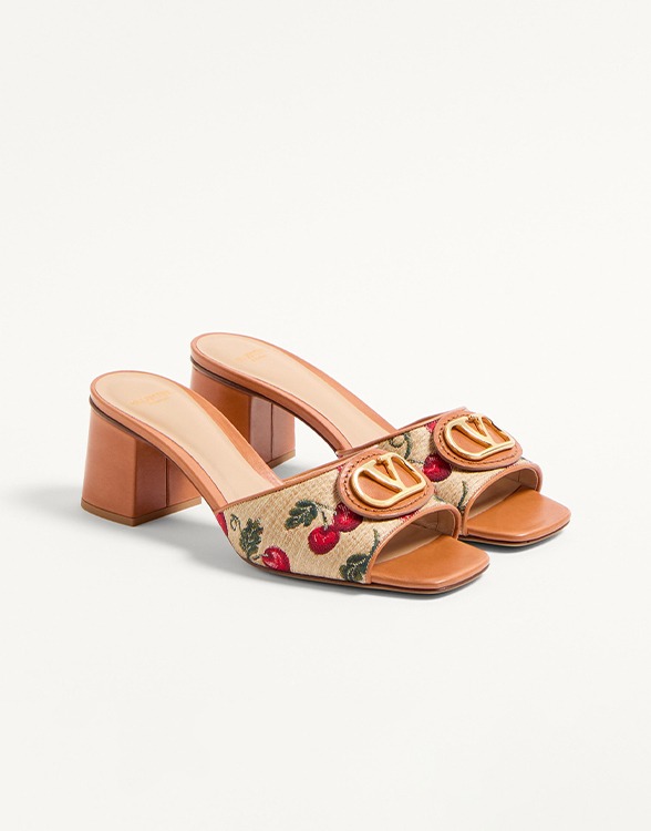https://www.valentino.com/product-WS0MH7NNX_32H