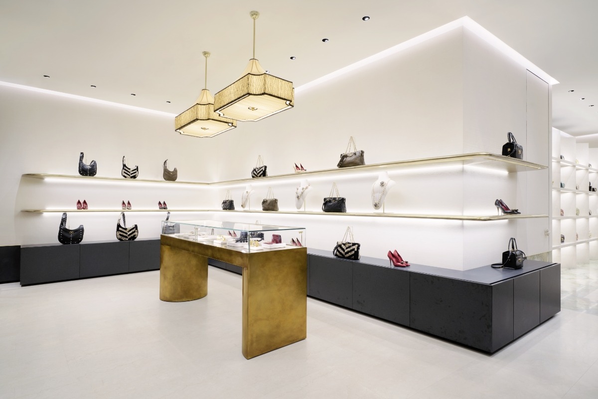 https://www.valentino.com/world-of-valentino/news/store-reopening-montenapoleone