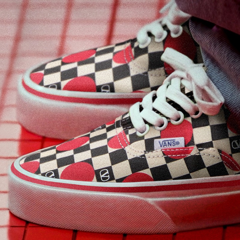 https://www.valentino.com/experience/valentino-garavani-and-vans