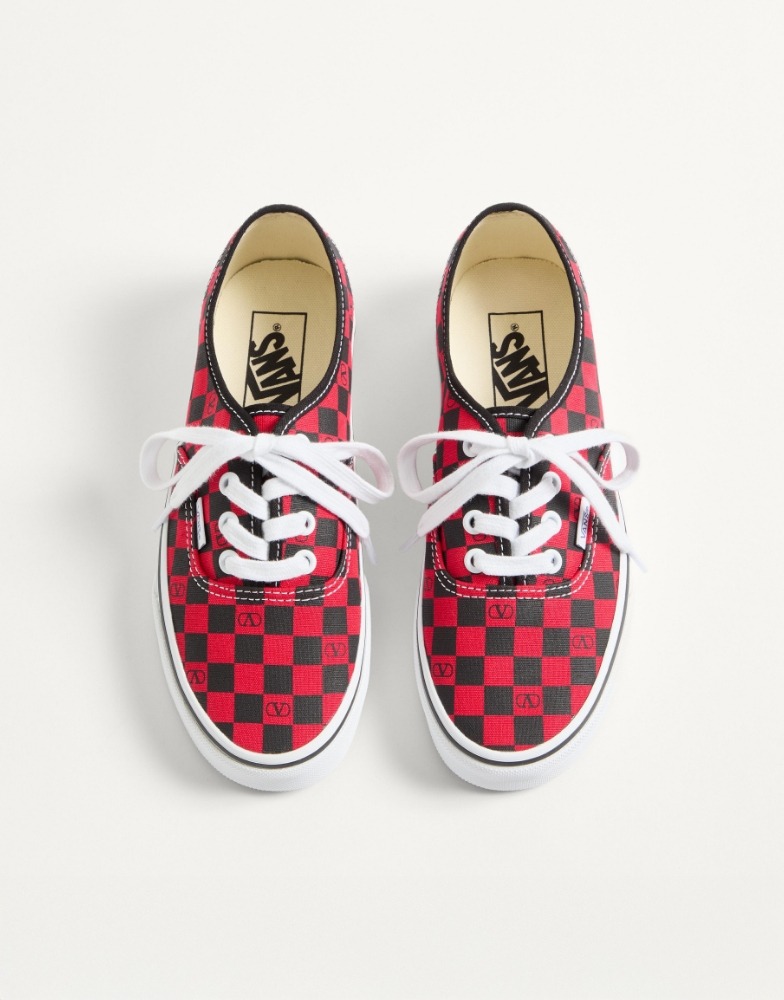 https://www.valentino.com/product-WS0ND8HPK_JV7