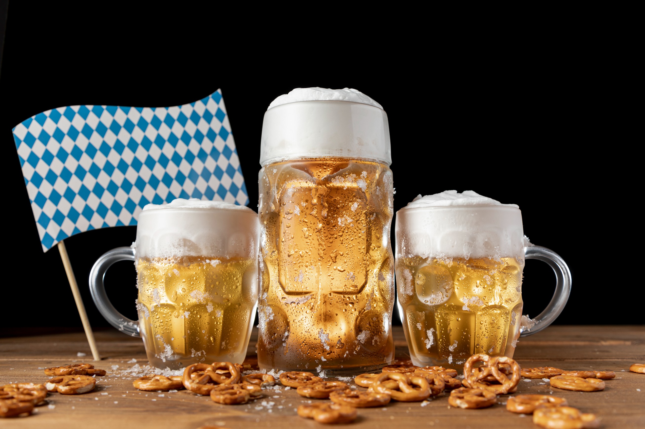 Bier steins and pretzels
