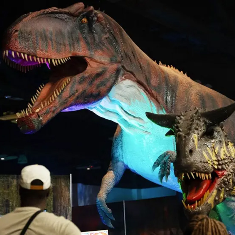 Image of two dinosaurs at Jurassic Quest.