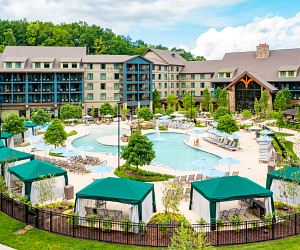 The Cove Pool Cabanas