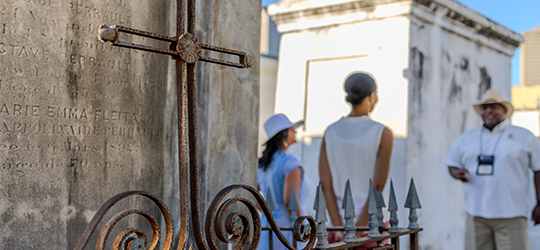 Travelers tour St. Louis Cemetery No. 1.