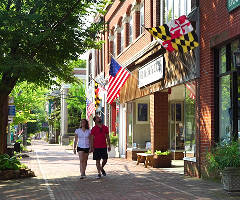A couple enjoying a downtown walk and tour together.
