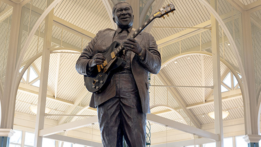 Statue of B.B. King with his guitar.