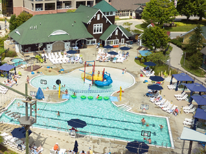 An outdoor pool and splash pad at Crystal Mountain.