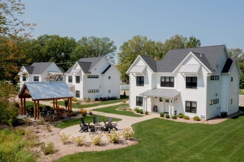 Bay Pointe Inn