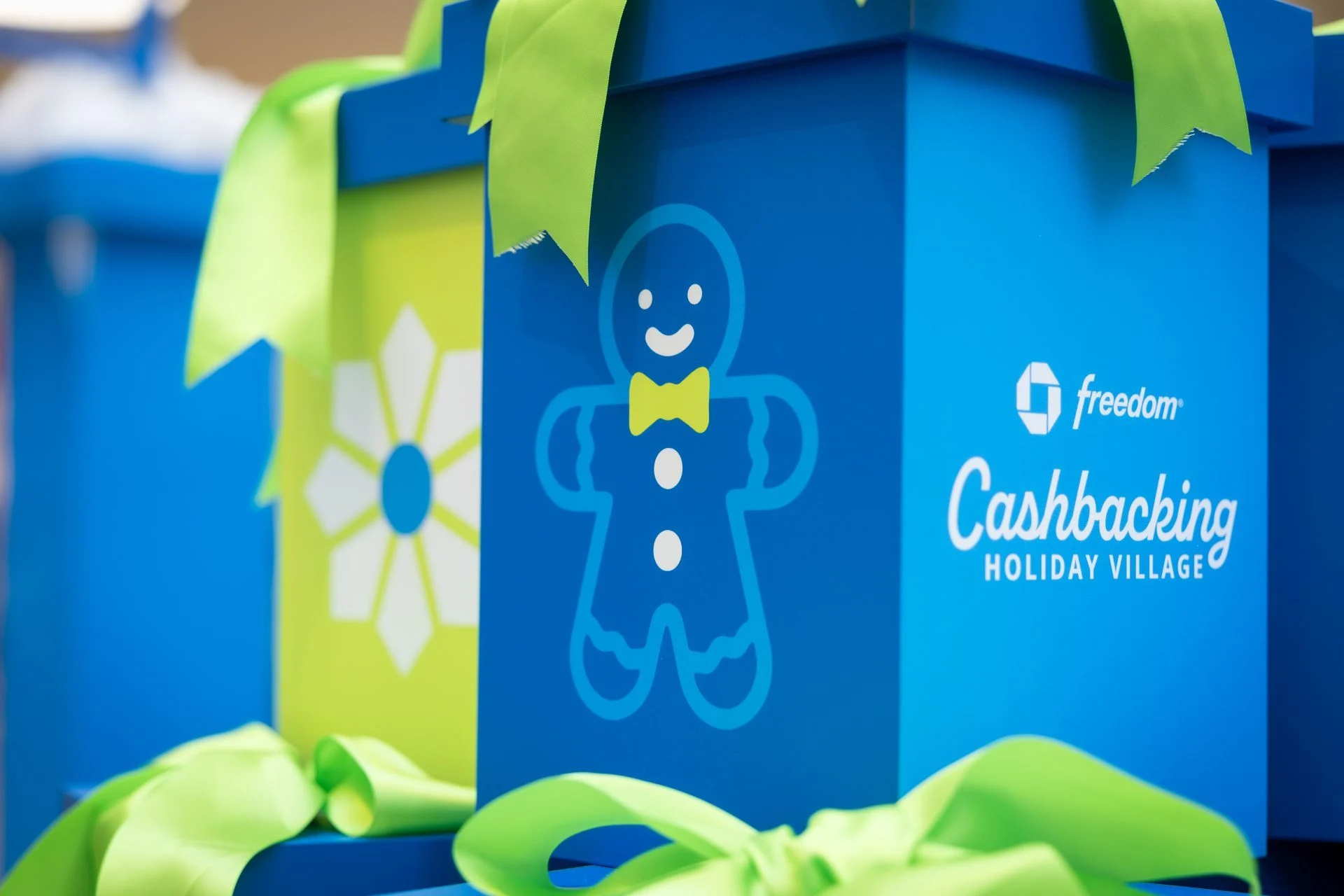 blue present that says cashbacking holiday village
