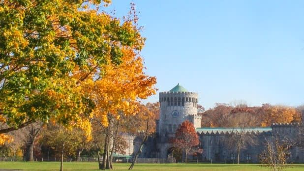 Fall foliage at Sands Point Preserve