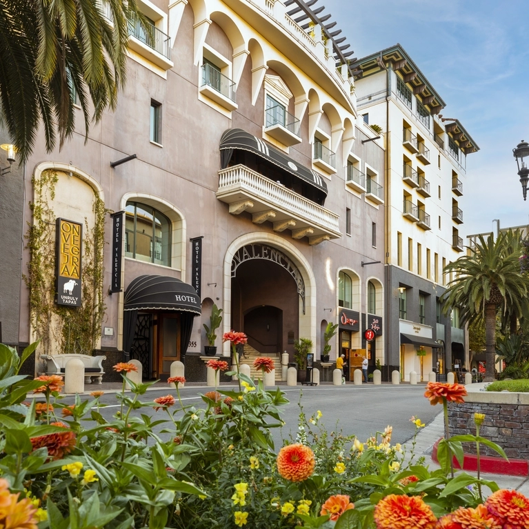 The outside view of the Hotel Valencia Santana Row.