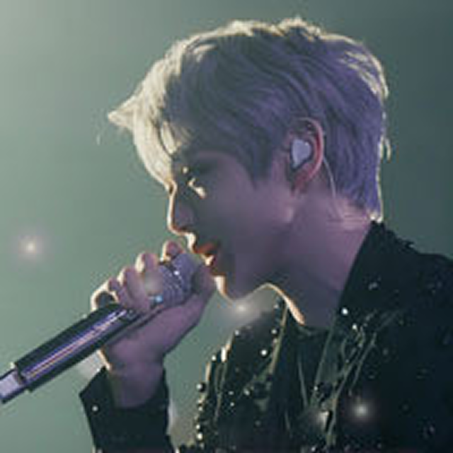 KANGDANIEL singing.