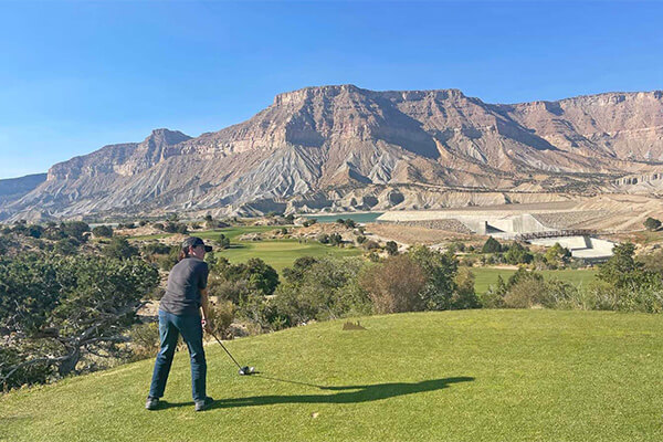 golfer at millsite golf course in utah