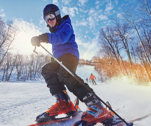 Man downhill skiing 