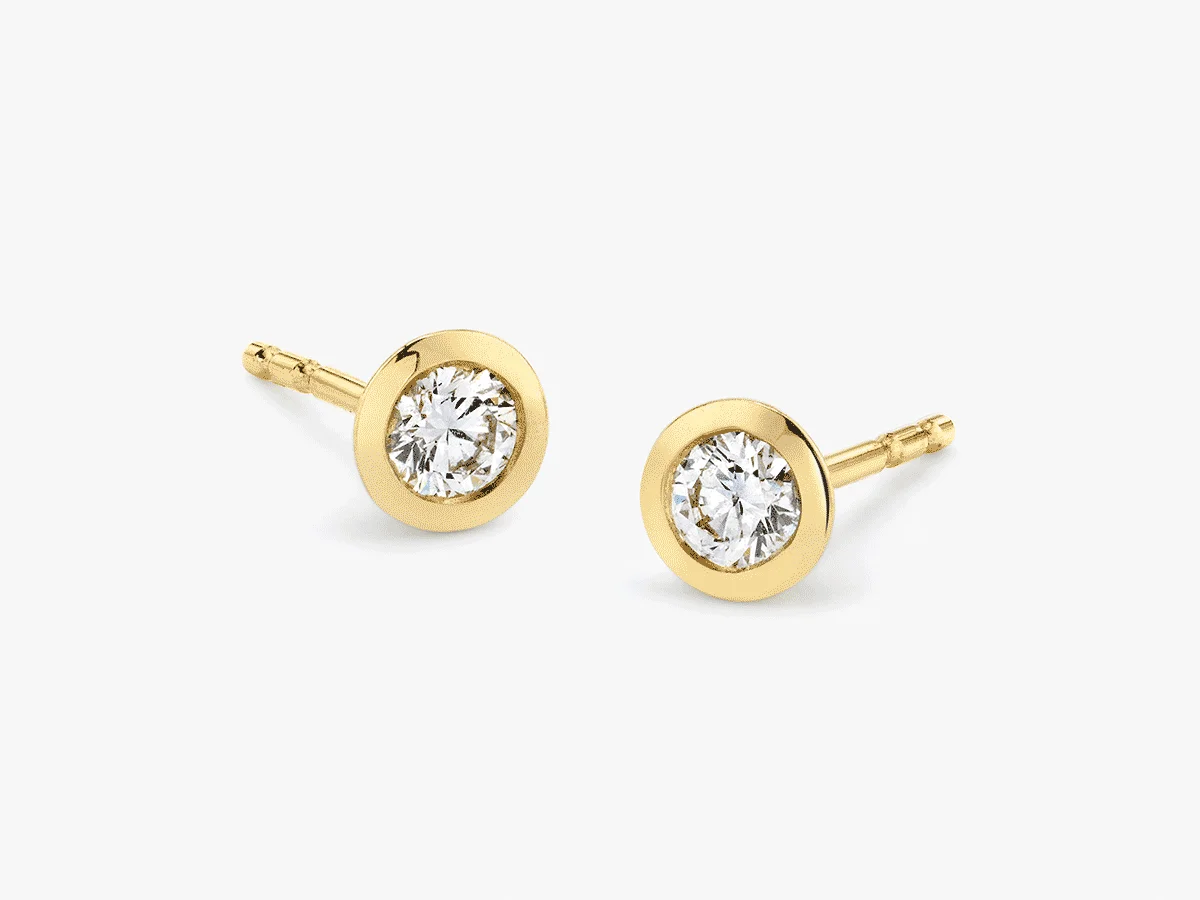 gif of Bezel earrings with VRAI created diamonds