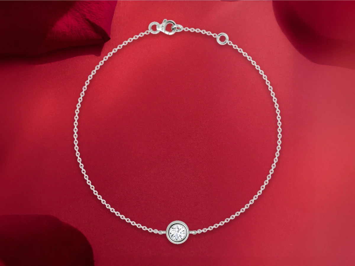 Bezel bracelet with round brilliant VRAI created diamond