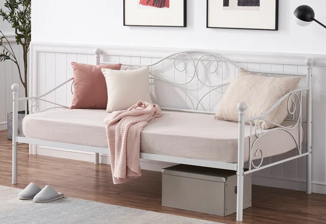 Must-Have White Daybeds