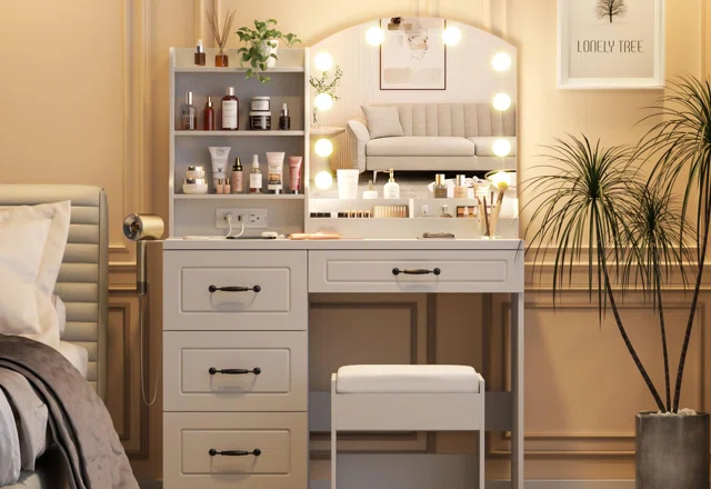 Must-Have Lighted Makeup Vanities