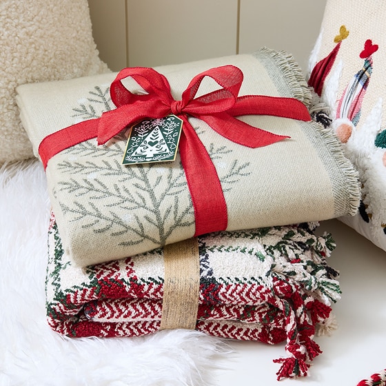Pillows & Throws
