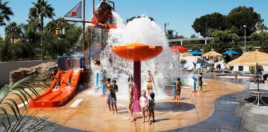 Howard Johnson by Wyndham Anaheim Hotel & Water Playground