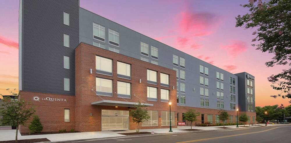 La Quinta Inn & Suites by Wyndham Chattanooga Downtown/South