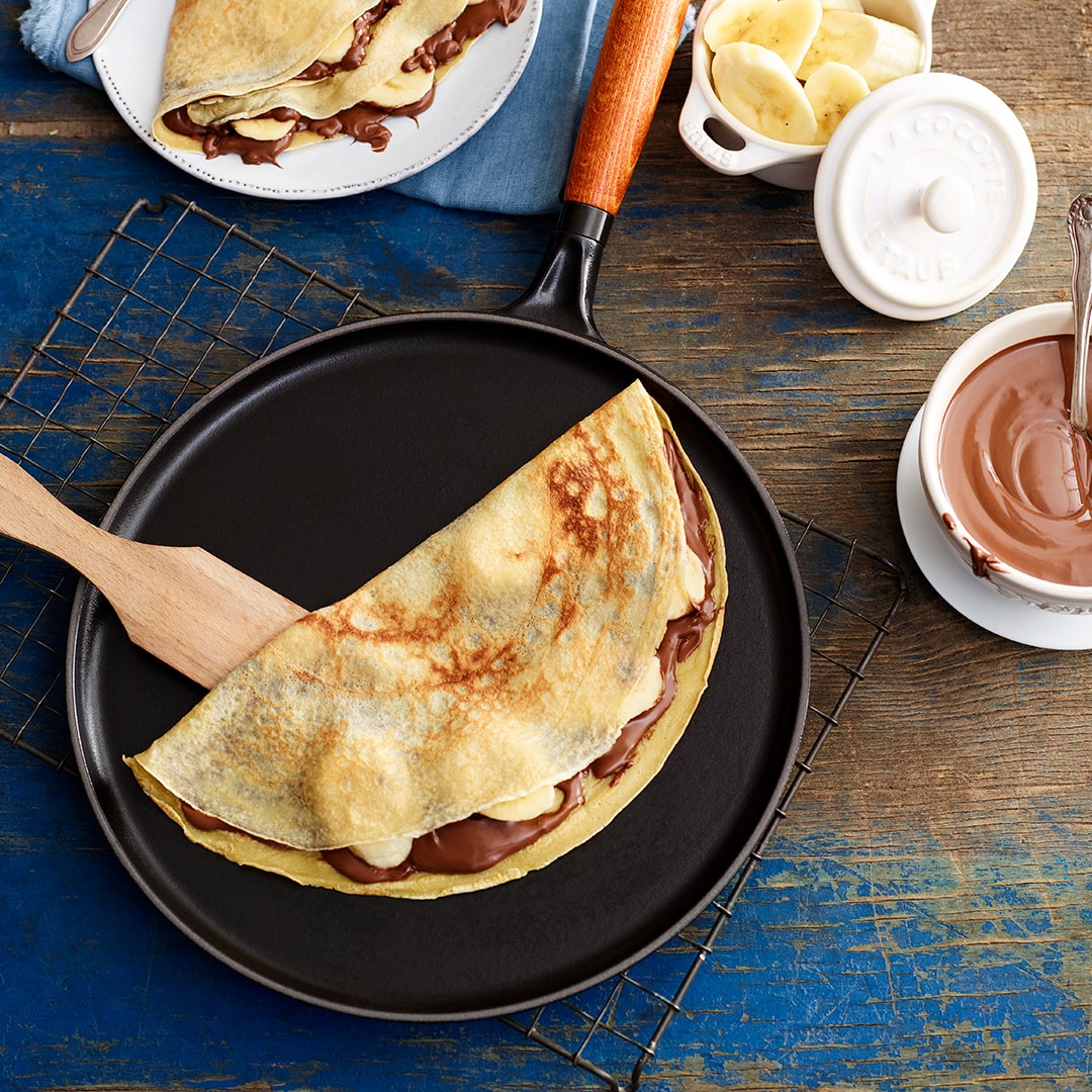 STAUB 9-Inch Crepe Pan with spreader and spatula